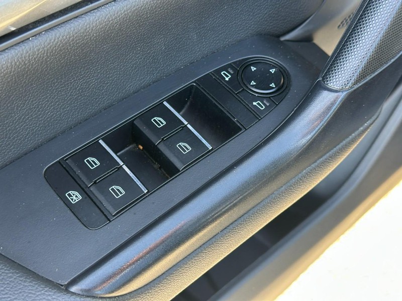 Mazda CX-50 Vehicle Full-screen Gallery Image 17