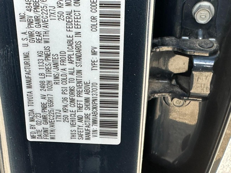 Mazda CX-50 Vehicle Full-screen Gallery Image 24