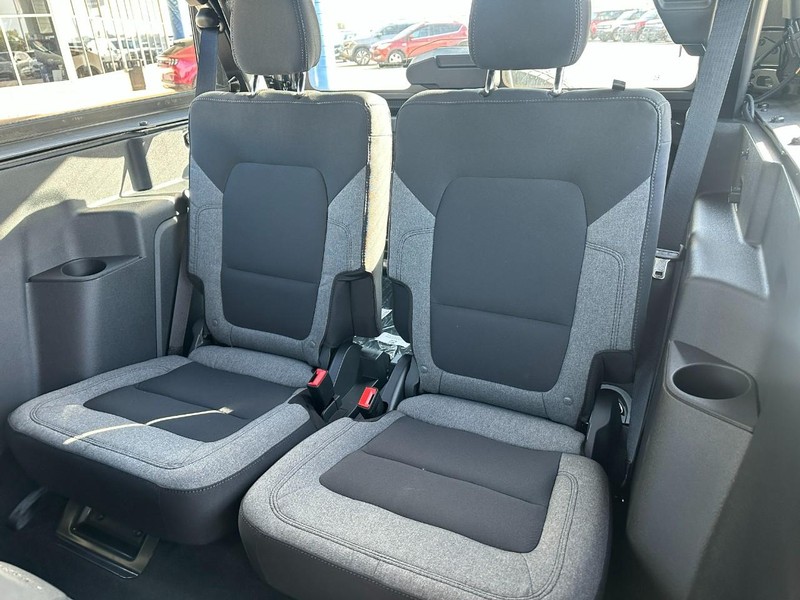 Ford Bronco Vehicle Full-screen Gallery Image 4