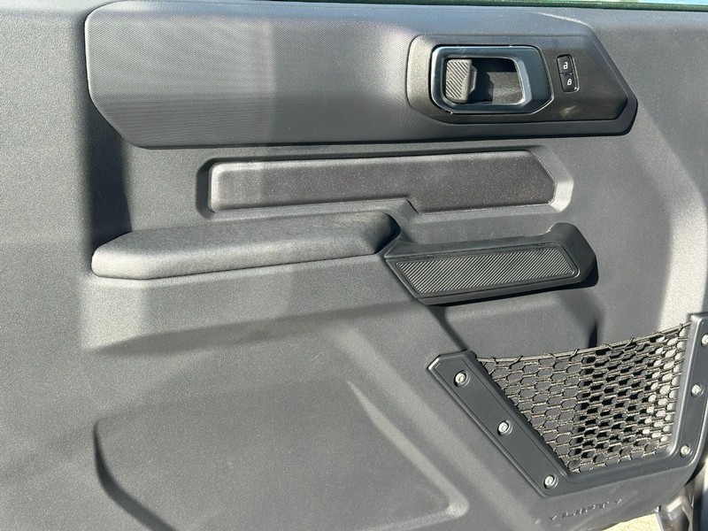 Ford Bronco Vehicle Full-screen Gallery Image 7