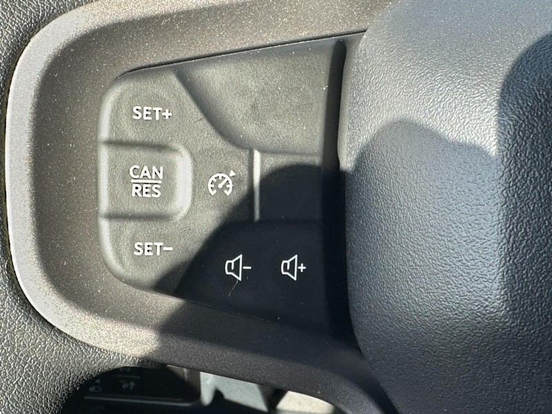 Ford Bronco Vehicle Full-screen Gallery Image 8