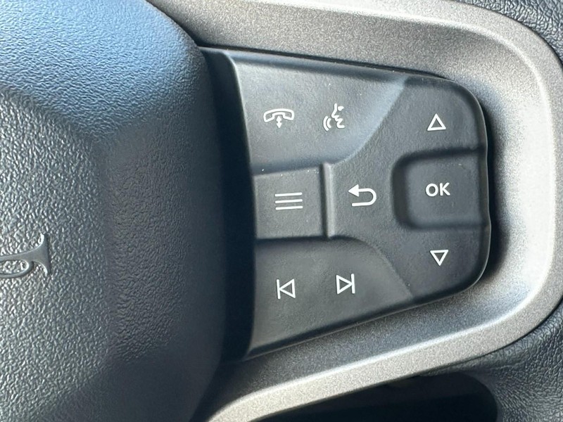 Ford Bronco Vehicle Full-screen Gallery Image 9