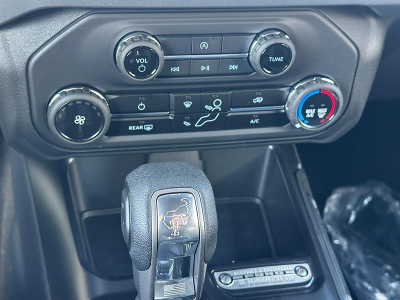 Ford Bronco Vehicle Full-screen Gallery Image 12