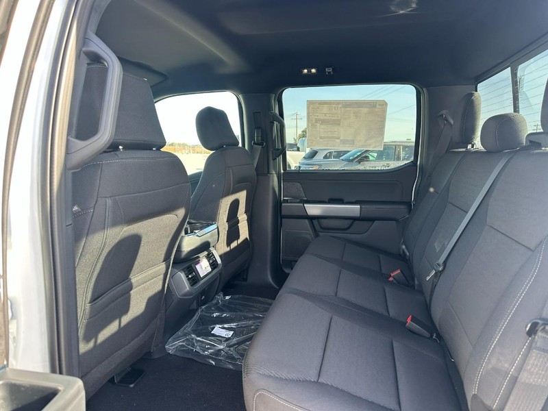 Ford F-150 Vehicle Full-screen Gallery Image 4