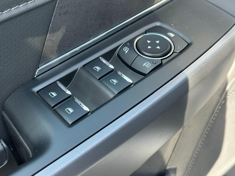 Ford F-150 Vehicle Full-screen Gallery Image 9