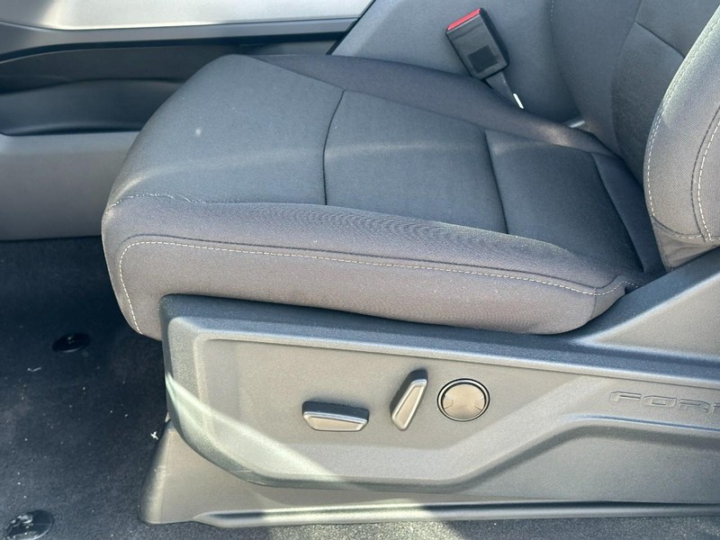 Ford F-150 Vehicle Full-screen Gallery Image 10