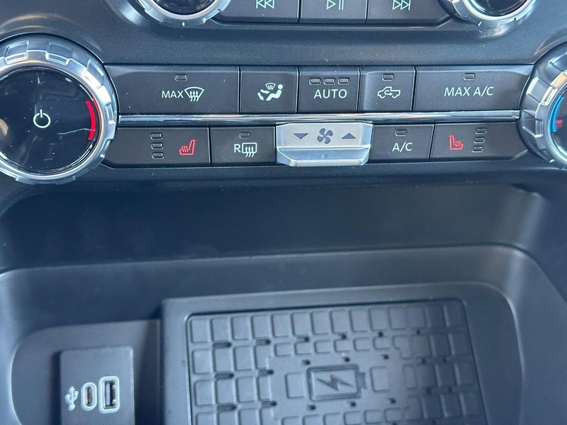 Ford F-150 Vehicle Full-screen Gallery Image 14