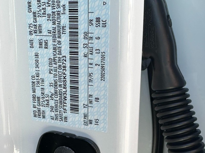 Ford F-150 Vehicle Full-screen Gallery Image 16