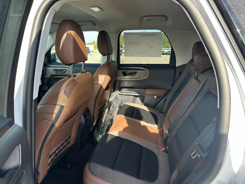 Ford Bronco Sport Vehicle Full-screen Gallery Image 4