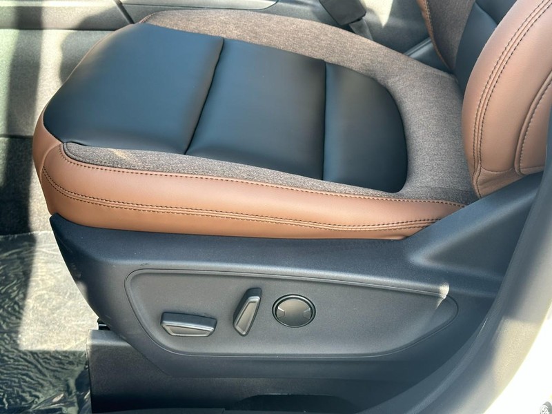 Ford Bronco Sport Vehicle Full-screen Gallery Image 11