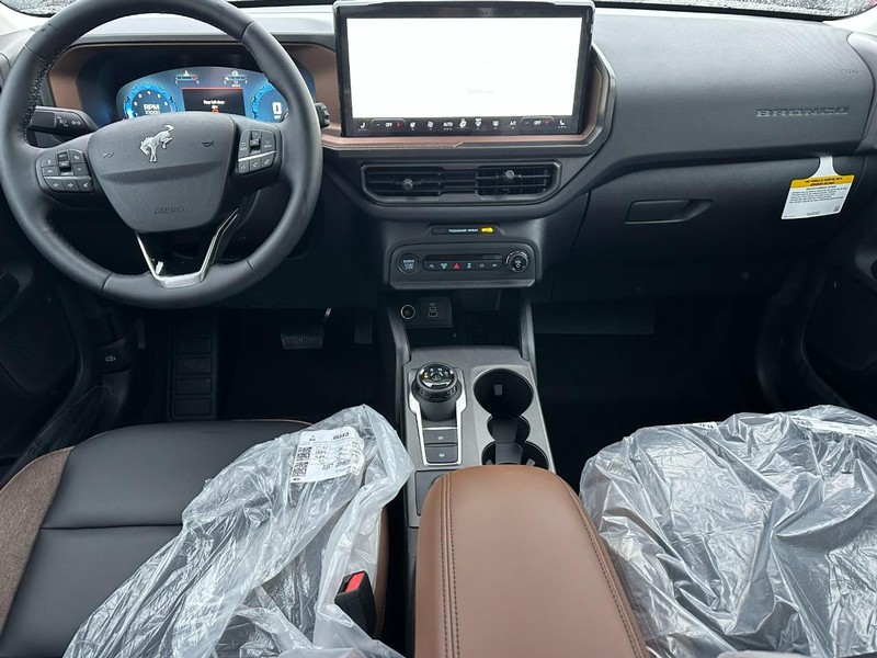 Ford Bronco Sport Vehicle Full-screen Gallery Image 5