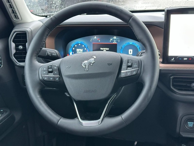 Ford Bronco Sport Vehicle Full-screen Gallery Image 6