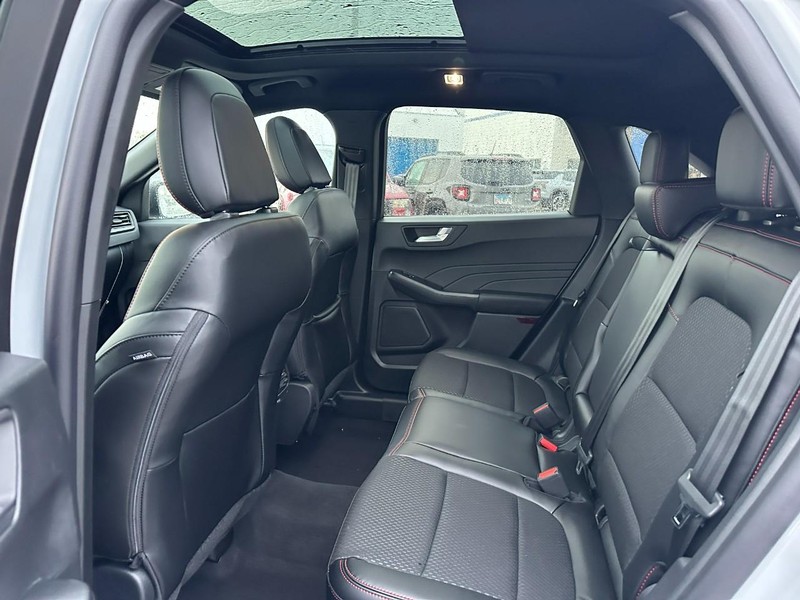 Ford Escape Vehicle Full-screen Gallery Image 4