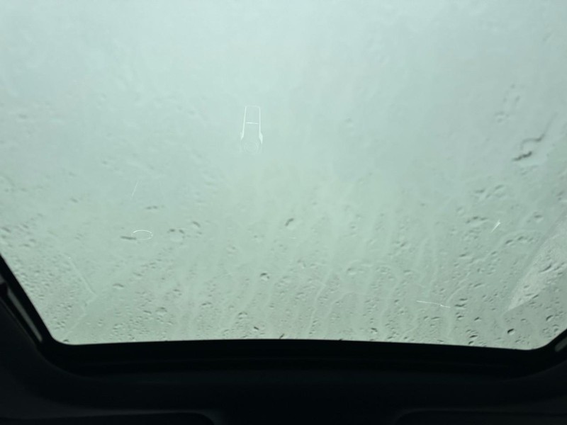 Ford Escape Vehicle Full-screen Gallery Image 5