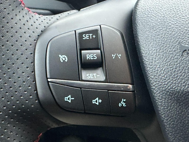 Ford Escape Vehicle Full-screen Gallery Image 12