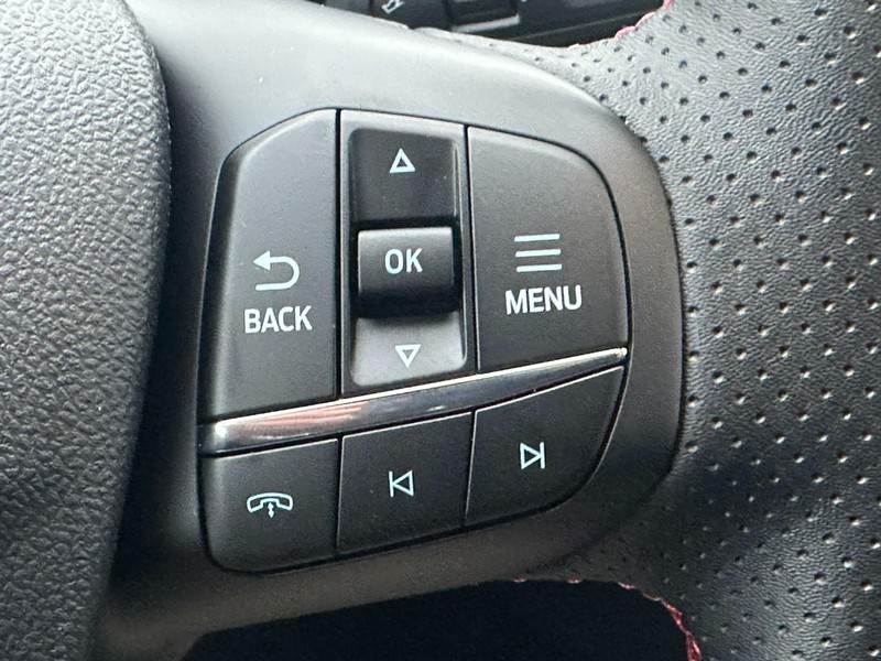 Ford Escape Vehicle Full-screen Gallery Image 13