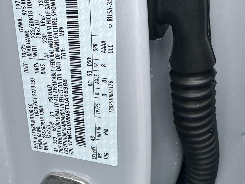 Ford Escape Vehicle Full-screen Gallery Image 16