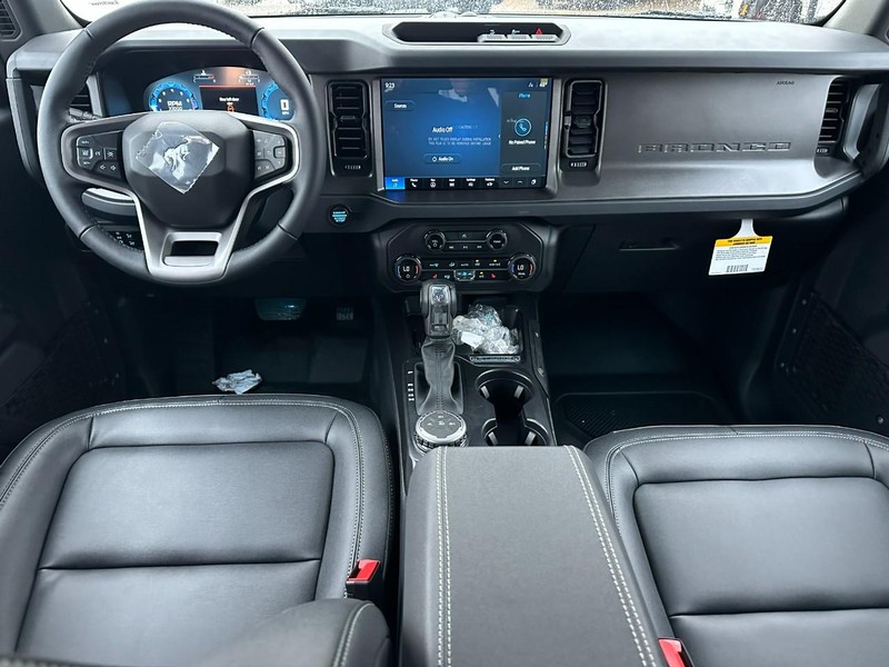 Ford Bronco Vehicle Full-screen Gallery Image 5