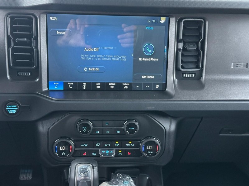 Ford Bronco Vehicle Full-screen Gallery Image 7