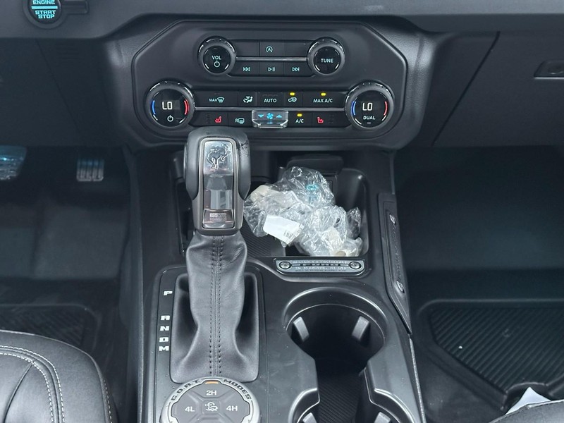 Ford Bronco Vehicle Full-screen Gallery Image 8