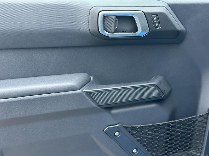 Ford Bronco Vehicle Full-screen Gallery Image 9