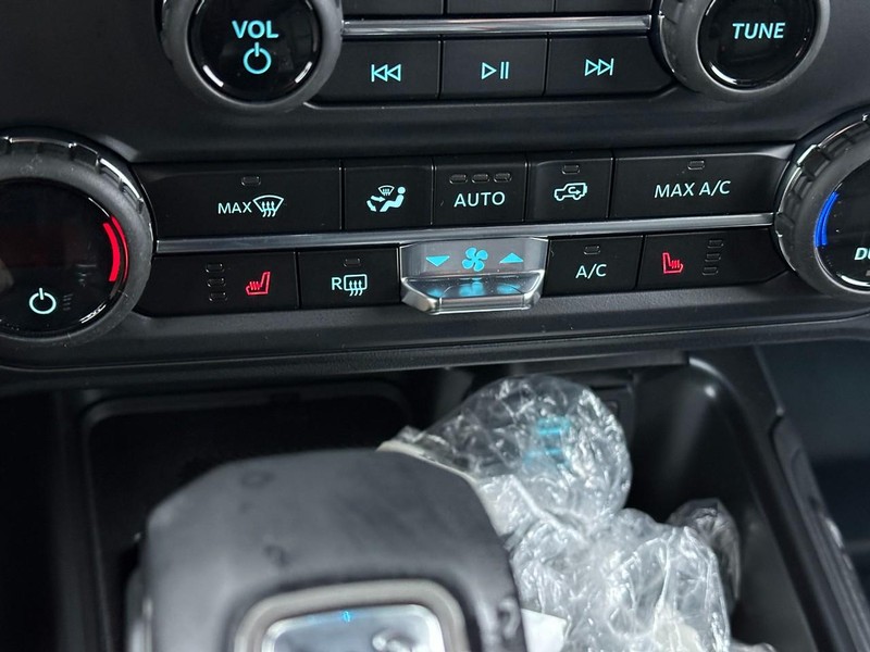 Ford Bronco Vehicle Full-screen Gallery Image 14