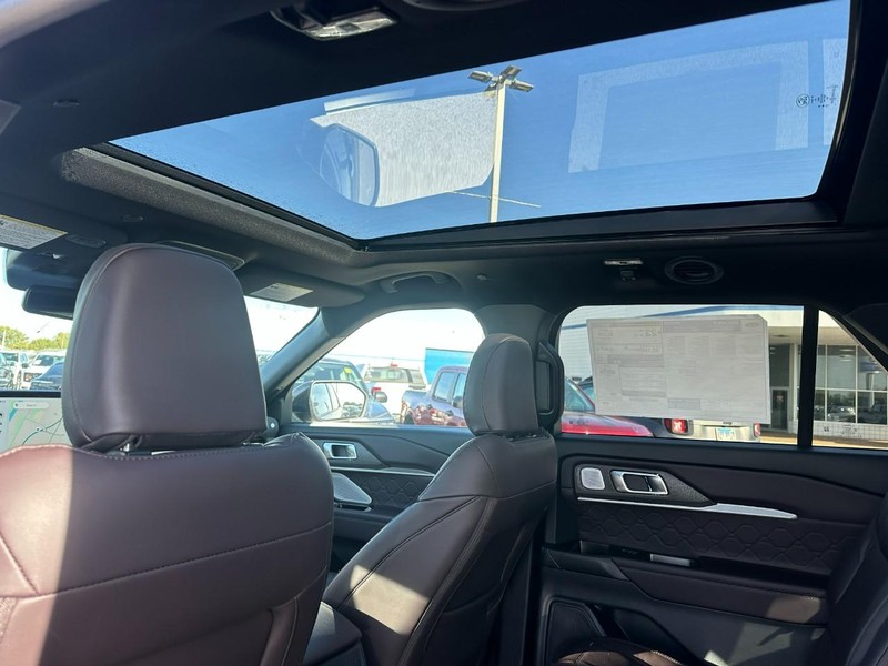 Ford Explorer Vehicle Full-screen Gallery Image 5