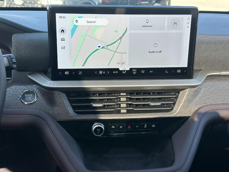 Ford Explorer Vehicle Full-screen Gallery Image 9