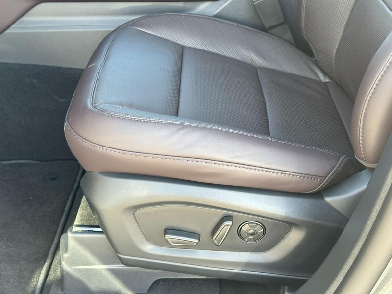 Ford Explorer Vehicle Full-screen Gallery Image 13