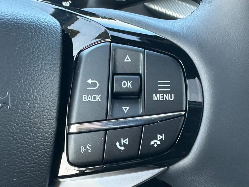 Ford Explorer Vehicle Full-screen Gallery Image 15