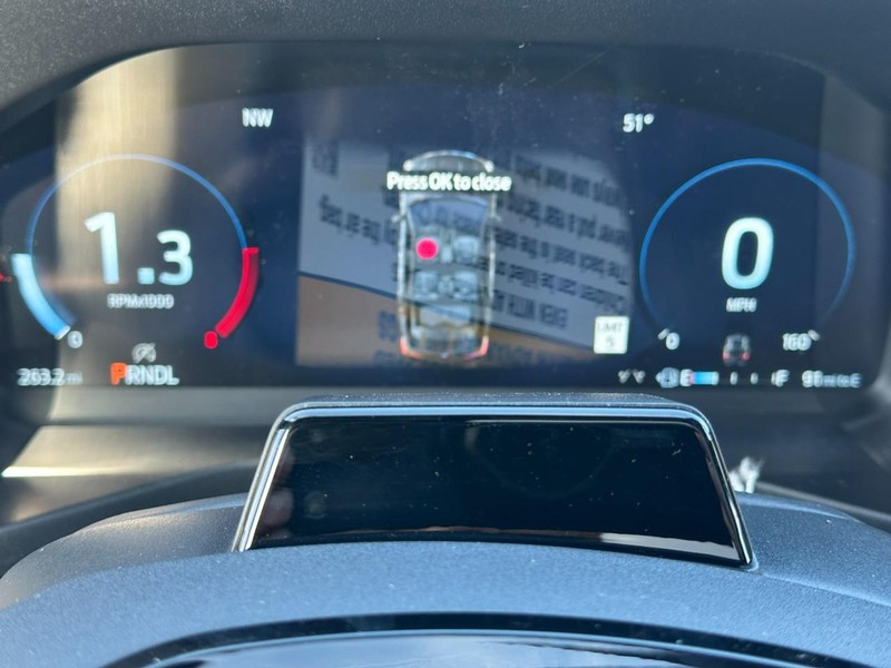 Ford Explorer Vehicle Full-screen Gallery Image 16