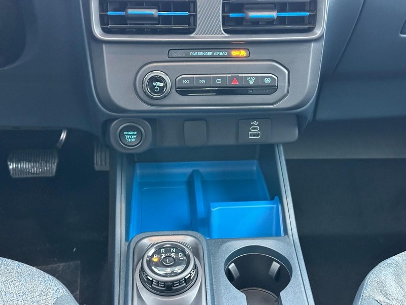 Ford Maverick Vehicle Full-screen Gallery Image 9