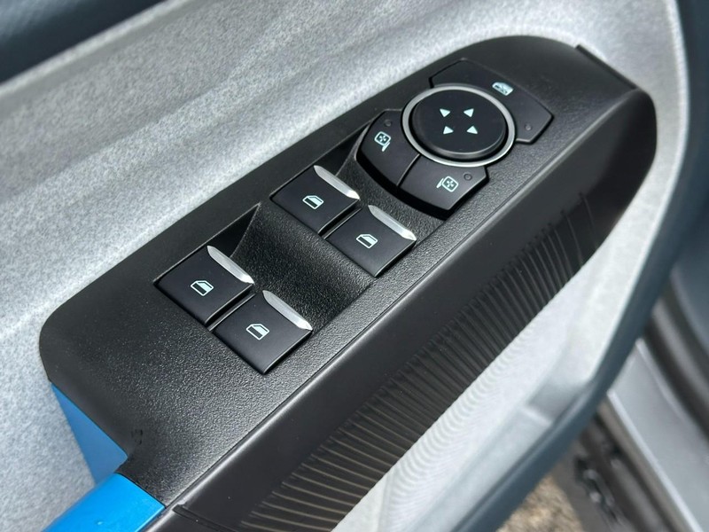 Ford Maverick Vehicle Full-screen Gallery Image 10