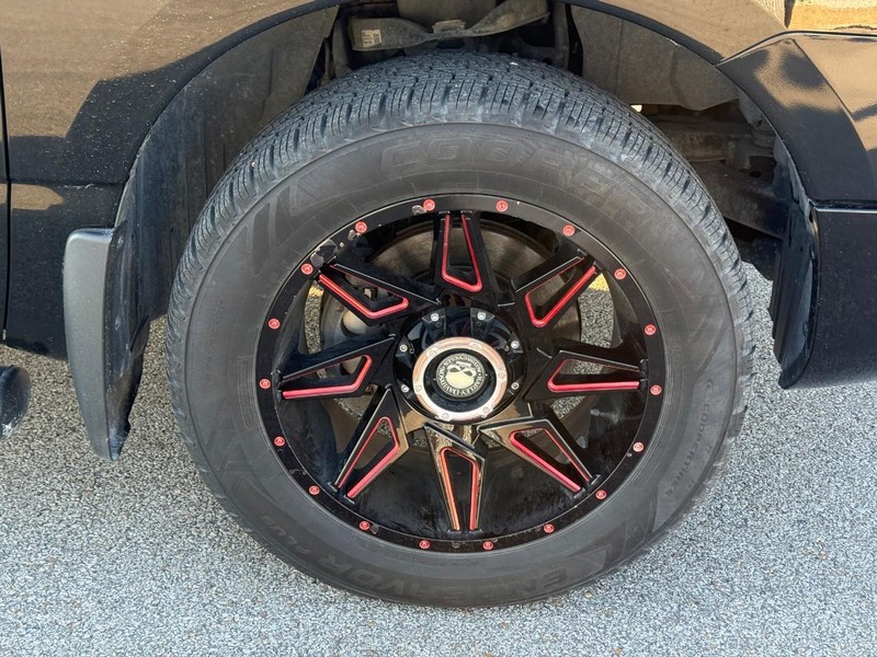 Nissan Titan Vehicle Full-screen Gallery Image 7