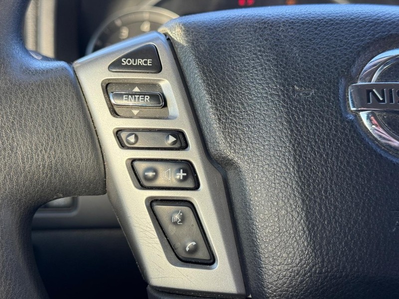 Nissan Titan Vehicle Full-screen Gallery Image 13