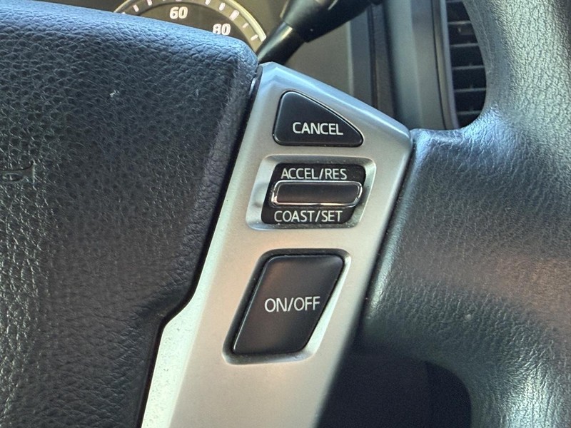 Nissan Titan Vehicle Full-screen Gallery Image 14