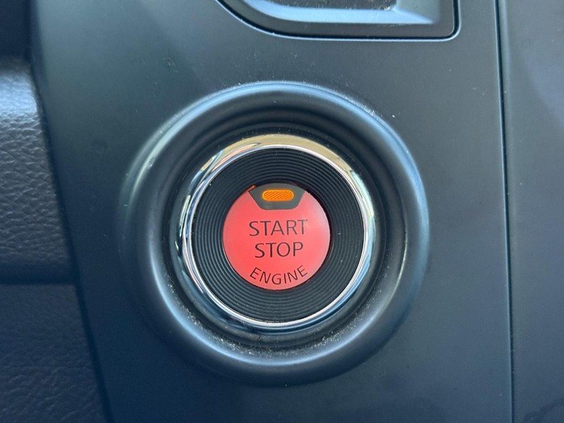 Nissan Titan Vehicle Full-screen Gallery Image 15