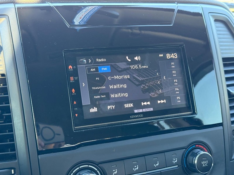 Nissan Titan Vehicle Full-screen Gallery Image 16