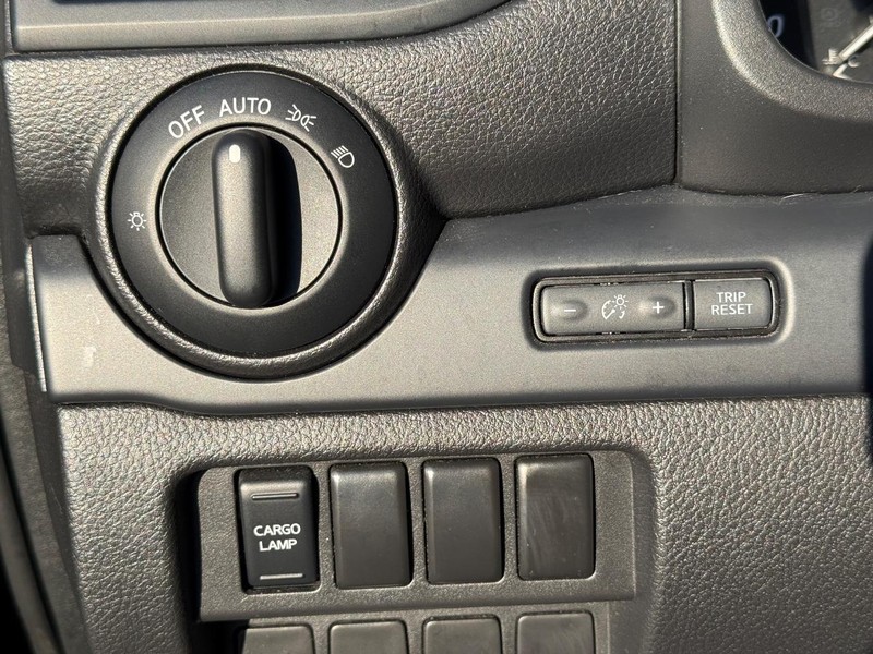 Nissan Titan Vehicle Full-screen Gallery Image 22