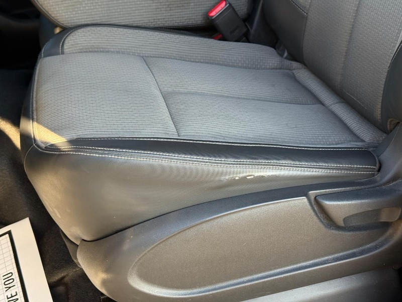 Nissan Titan Vehicle Full-screen Gallery Image 24