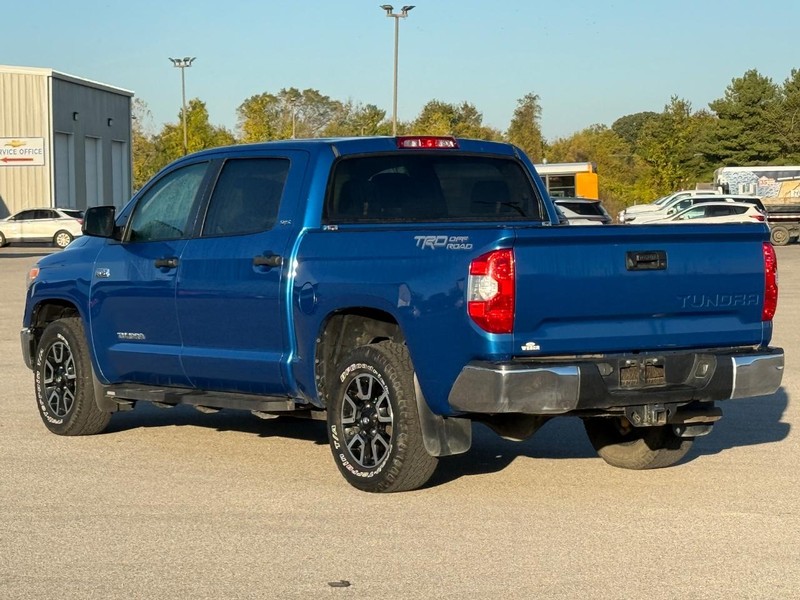 Toyota Tundra 2WD Vehicle Full-screen Gallery Image 3
