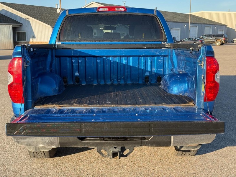 Toyota Tundra 2WD Vehicle Full-screen Gallery Image 6