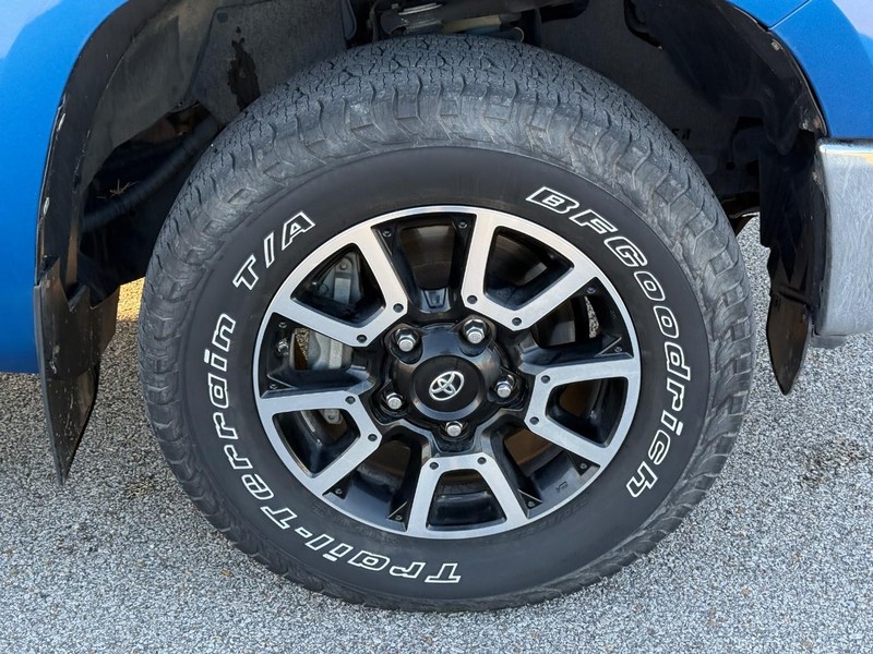 Toyota Tundra 2WD Vehicle Full-screen Gallery Image 7