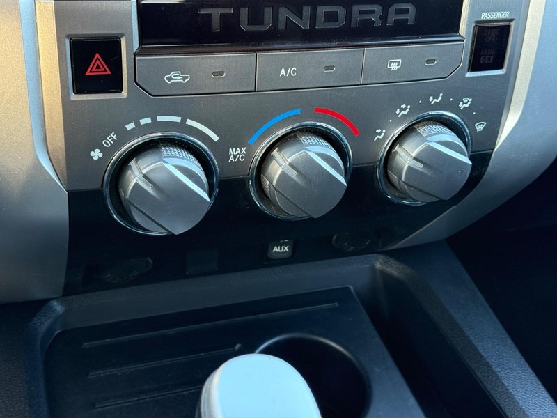 Toyota Tundra 2WD Vehicle Full-screen Gallery Image 16