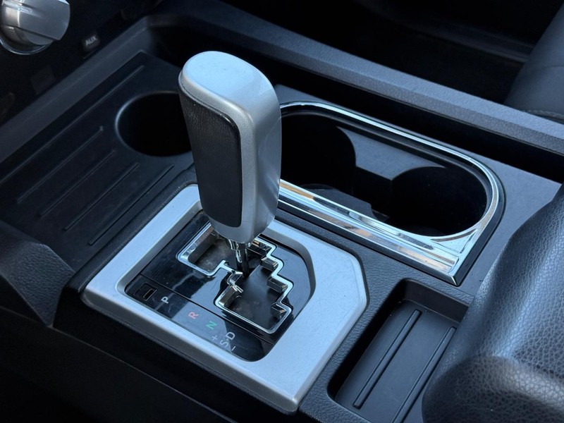 Toyota Tundra 2WD Vehicle Full-screen Gallery Image 17