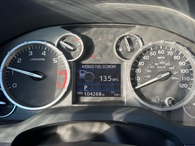 Toyota Tundra 2WD Vehicle Full-screen Gallery Image 19