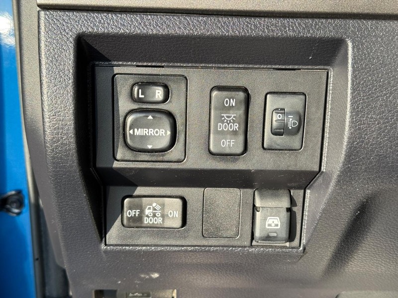 Toyota Tundra 2WD Vehicle Full-screen Gallery Image 20