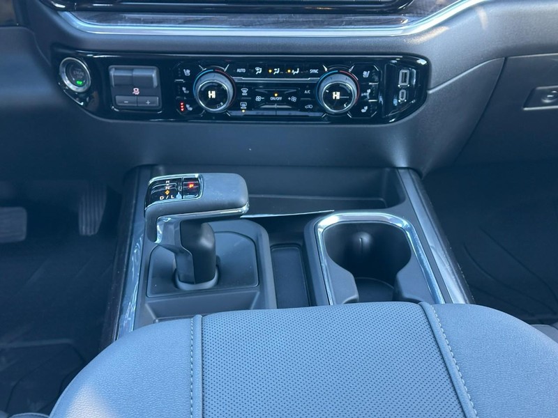 Chevrolet Silverado 1500 Vehicle Full-screen Gallery Image 9