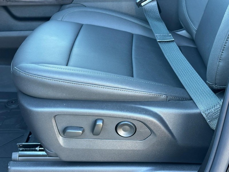 Chevrolet Silverado 1500 Vehicle Full-screen Gallery Image 12