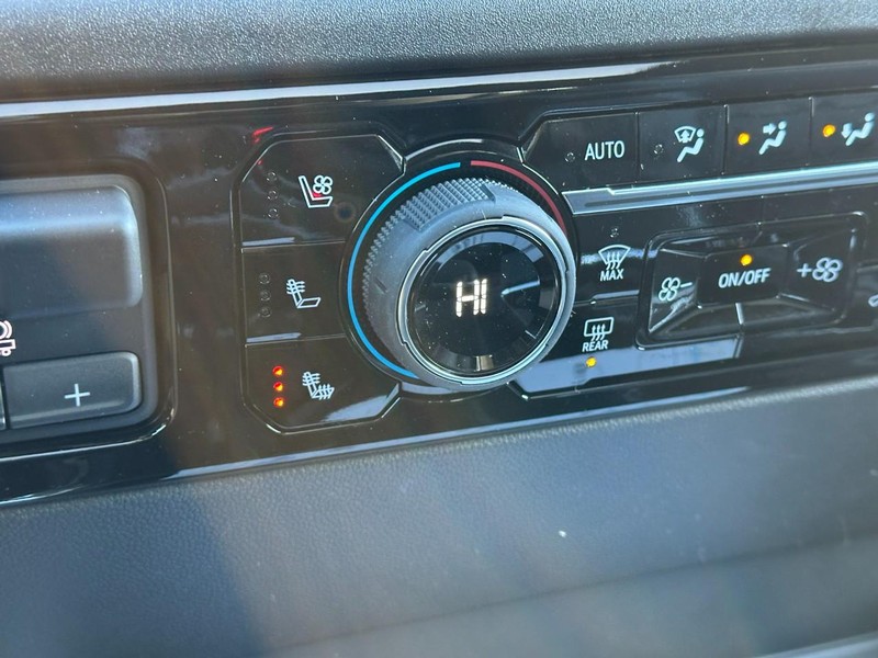 Chevrolet Silverado 1500 Vehicle Full-screen Gallery Image 16